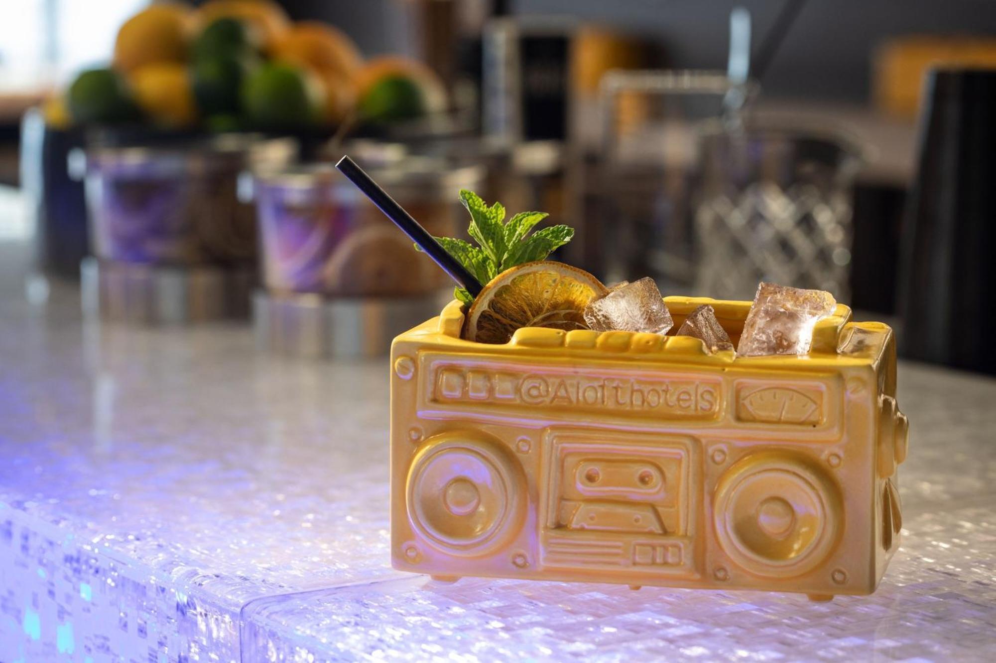 Aloft Denver Downtown Экстерьер фото